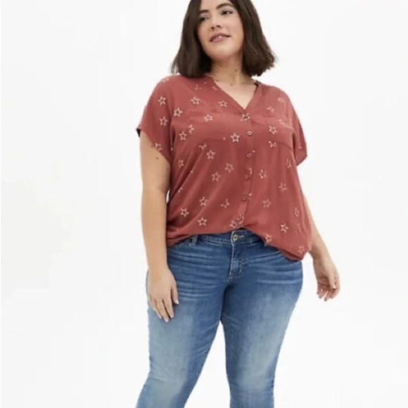 Torrid • Challis Button Down Muted Red and Gold Star Pattern - Picture 2 of 8
